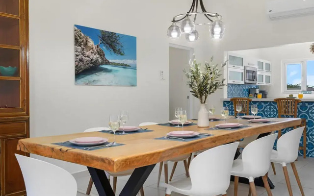 Central 4br3ba Villa w Ocean Views Private Pool