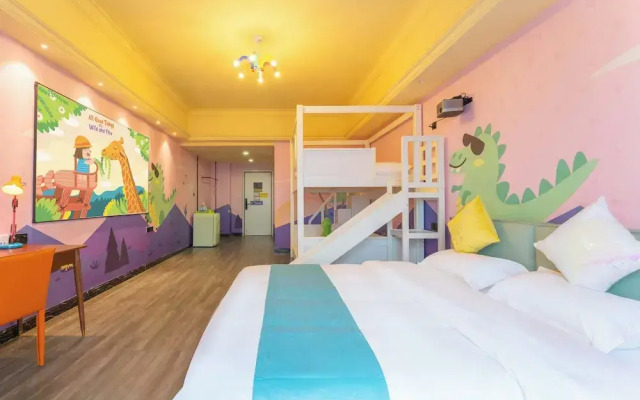 Wind Sleeping Color Hotel