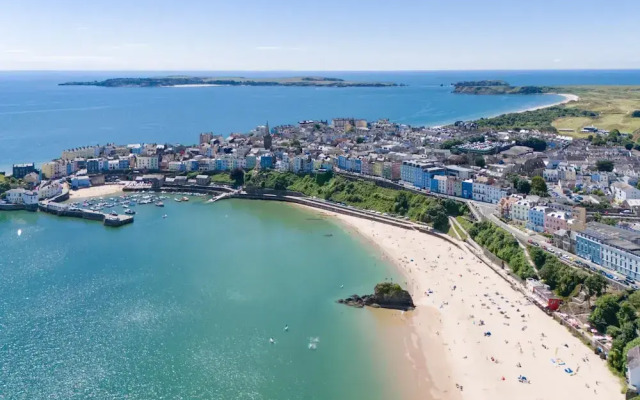Nash House - Seafront With Parking Close to Town
