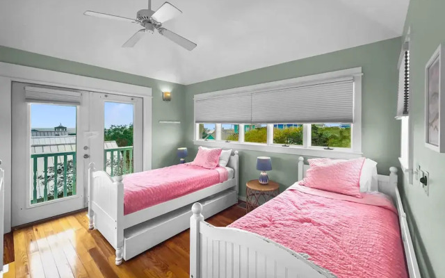 Breakers 3 Bedroom Home by RedAwning