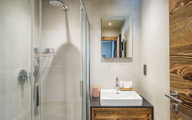 Moulin I - Modern Chalet With Private Hot-tub and Garden
