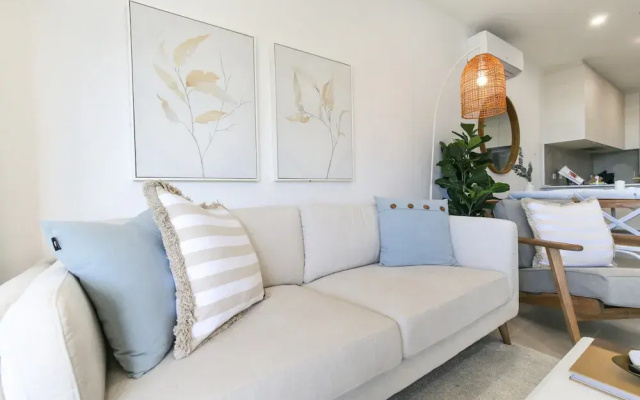 Bay View 2-bedroom Apartment With BBQ