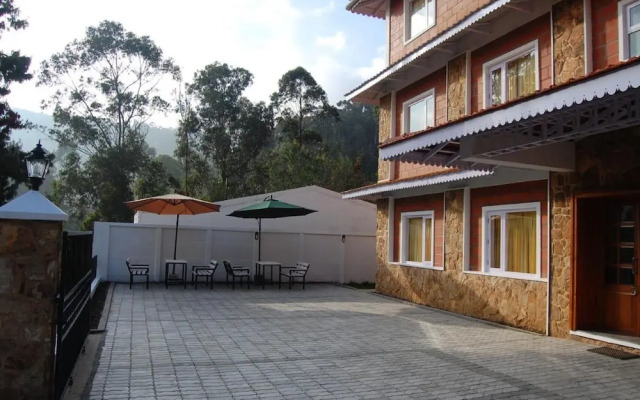 OYO Premium Convent Road Near Lake