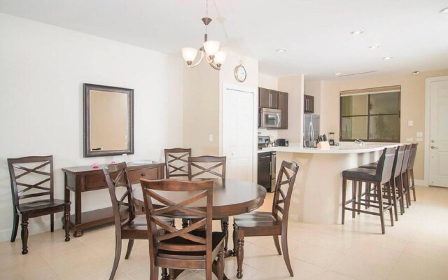 Beautiful 2 Bedroom Pacifico Condo by the Pool