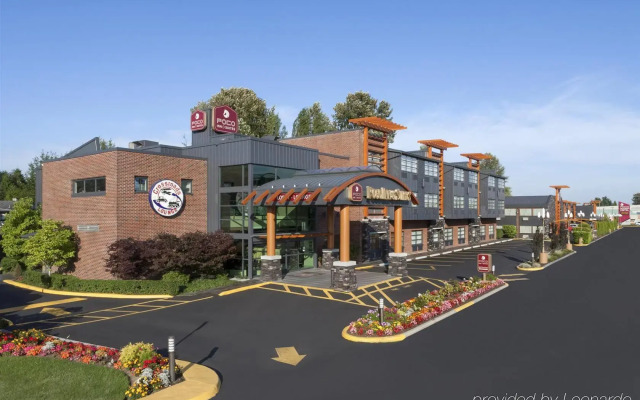 Poco Inn and Suites Hotel & Conference Centre