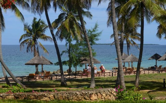 Ledger Plaza Bahari Beach