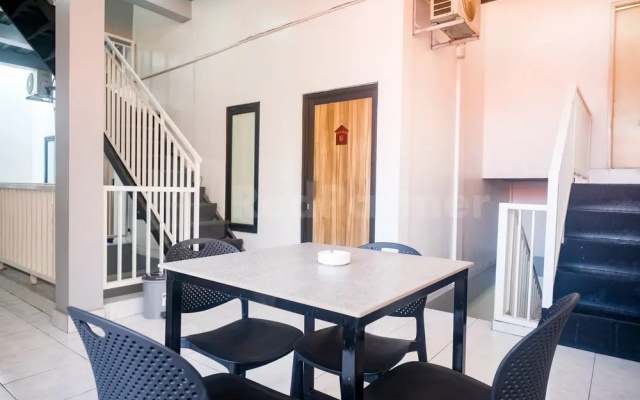D Palma Near Lokananta Manahan Mitra RedDoorz
