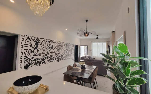 Beautiful 3bed 2bath new Home With Pool in Town