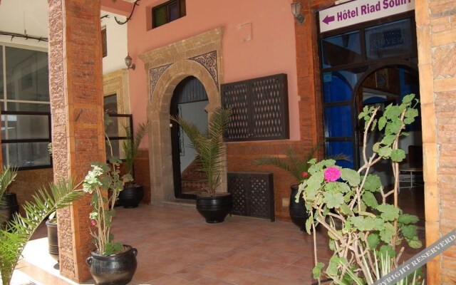 Riad Eraounak Souiri Hotel