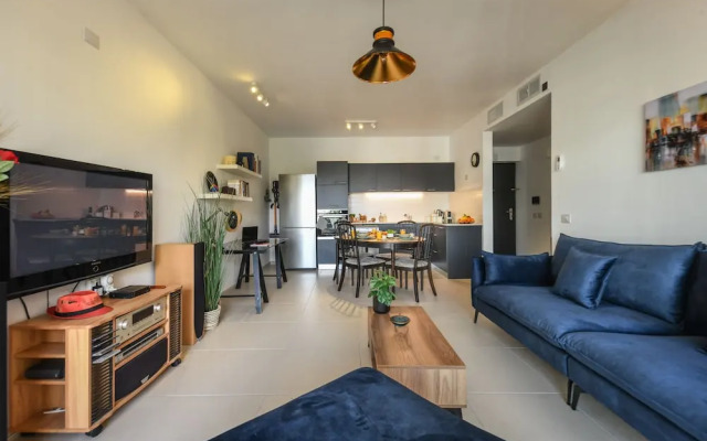 Cozy Nest Apartment with balcony