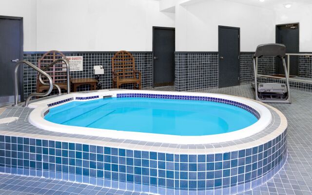 Holiday Inn Victoria Elk Lake by IHG