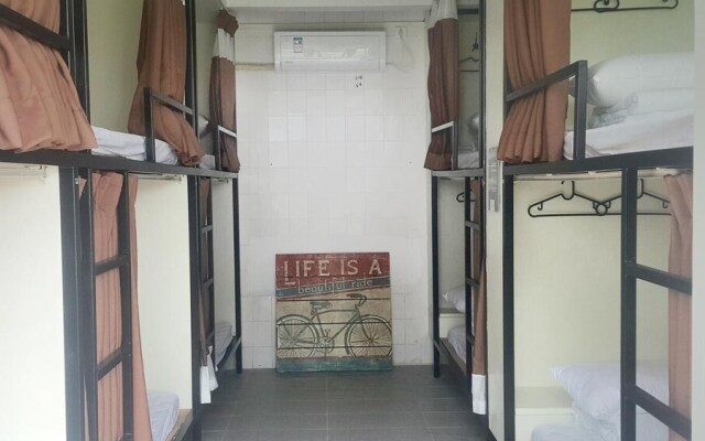 Houselet Hostel