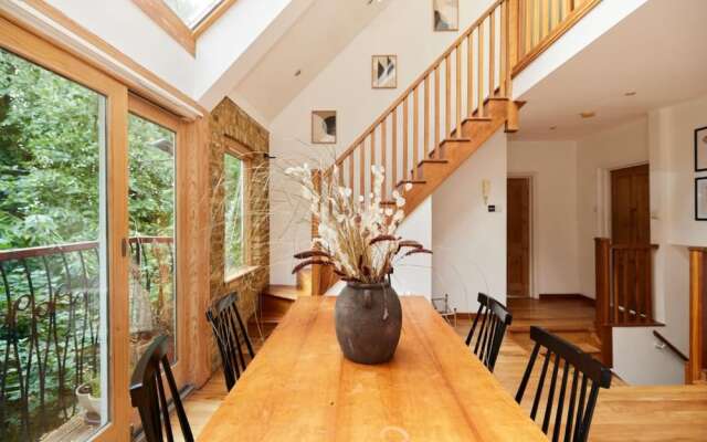 The Hampstead Wonder - Spacious 4bdr House With Balcony