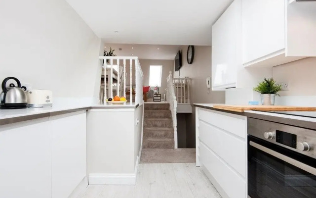 The Stephendale Road Townhouse - SL