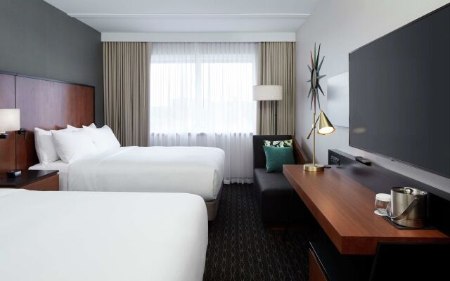 DoubleTree by Hilton Montreal Airport
