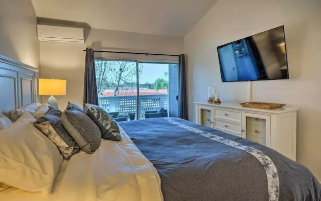 Cozy-chic Condo: Walk to Beach & Park!