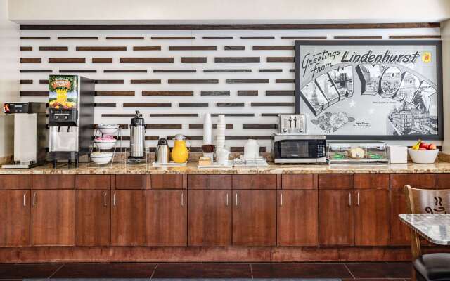 Super 8 by Wyndham Lindenhurst