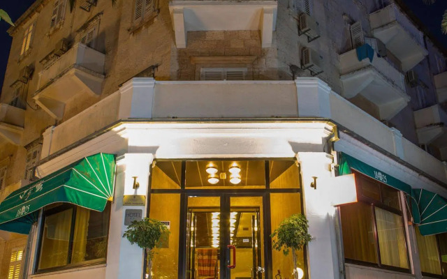 Hotel Sumratin