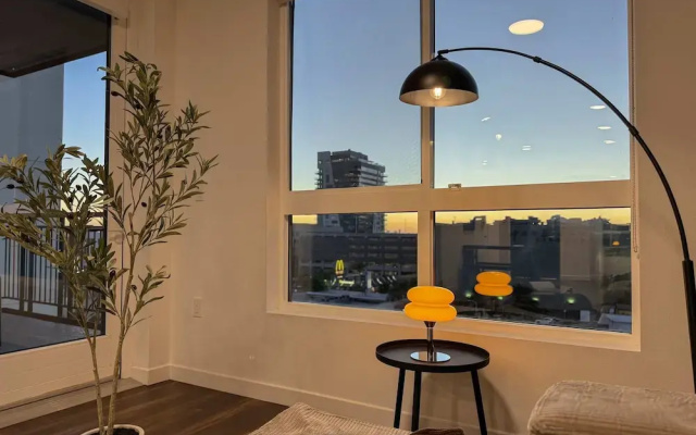 Sunny Home in Mid-hollywood Pool Free Parking