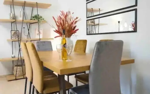 Alkuoni lux Flat at P Faliro