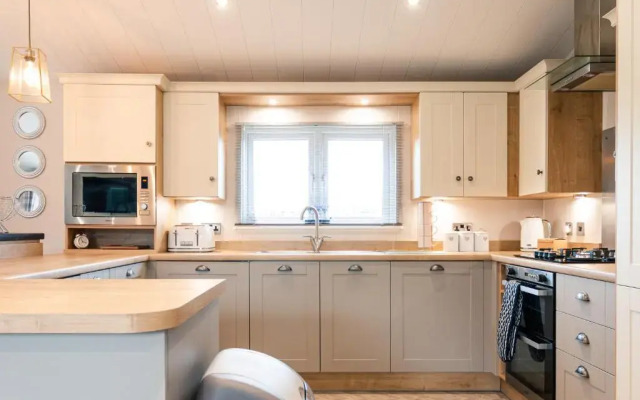 Lavender Lodge with Hot Tub