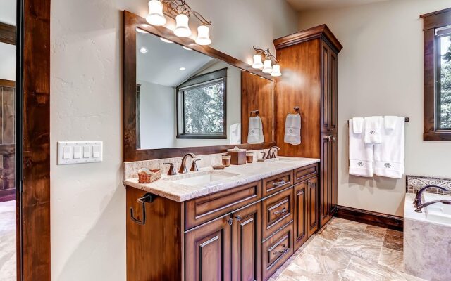 Rocky Mountain Lodge