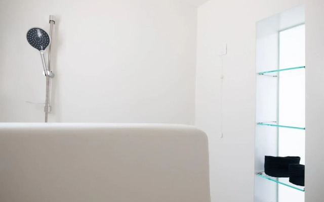 Luxury 1 Bedroom Apartment 3A