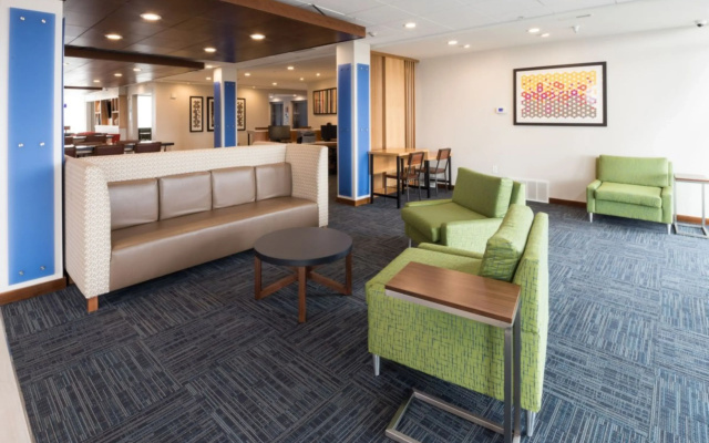 Holiday Inn Express & Suites Michigan City by IHG