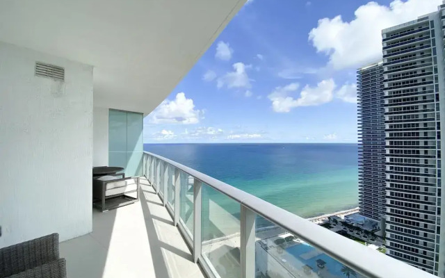 Lyfe Residence Building - Private apts over the beach
