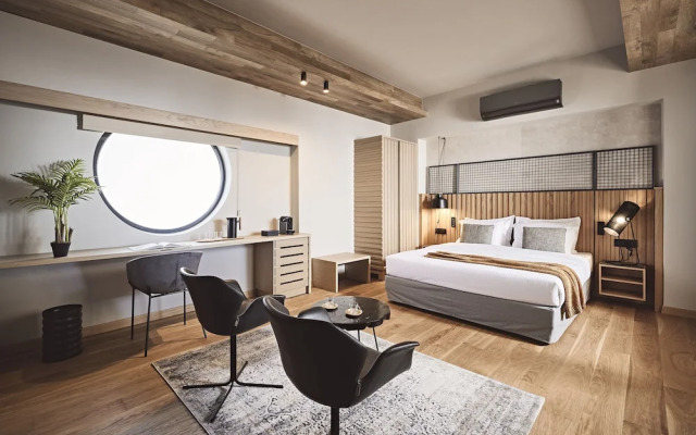 Cama Luxury Suites