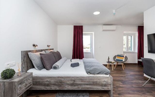 Apinelo Port Rooms
