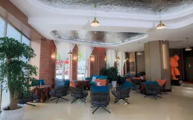 Chuxiong Longyu Hotel (Traditional Chinese Medicine Hospital Store）)