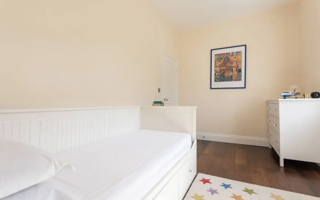 Bassett Road XII by Onefinestay