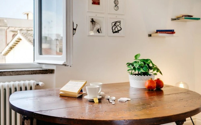 Beautiful Designer Flat Close to Pantheon, Serviced by Hostmaker