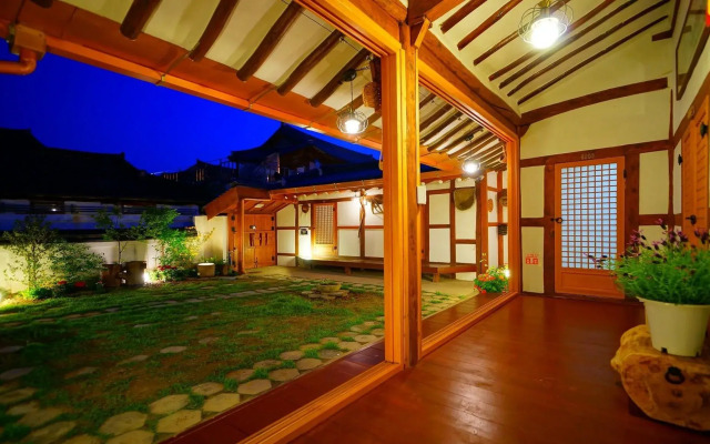 Hanulgiwa Hanok Stay