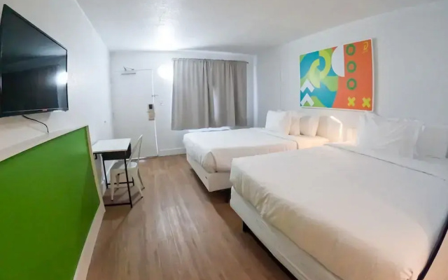 Impeccably Clean and Cozy Hotel Room