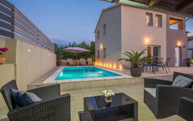 Awesome Home in Kras With Wifi and 2 Bedrooms