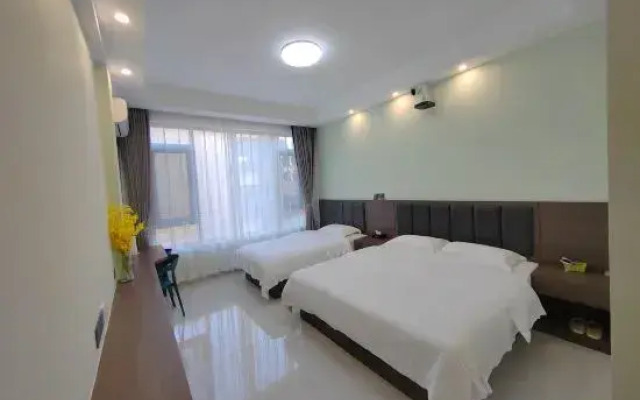 Alley to Hotel (Sanya College)