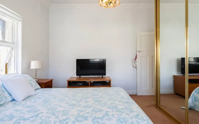 2 Bedroom Garden Apartment by Bondi Beach