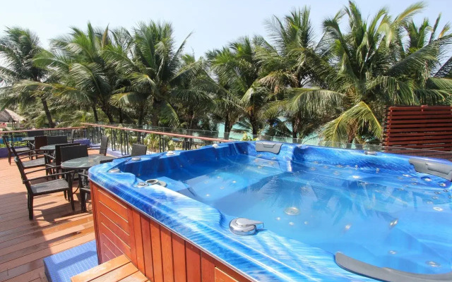 Crown Regency Beach Resort