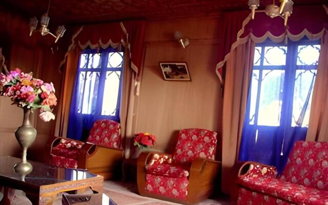 New Perfume Garden Group Of Houseboats
