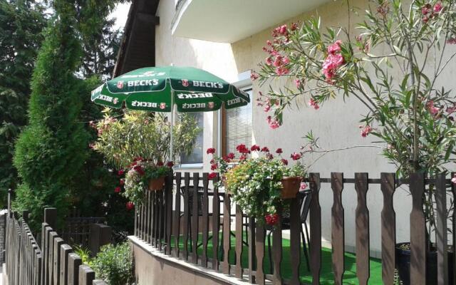 Holiday Apartmanház