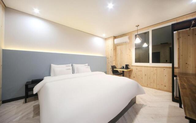 Masan First Class Hotel