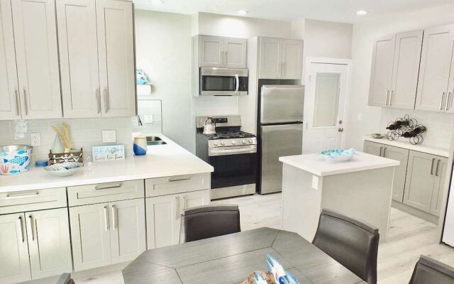 New Beach & Bay Retreat Full of Amenities!