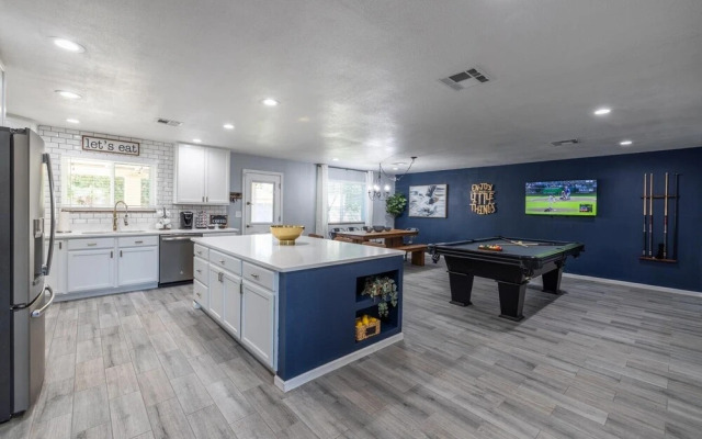Chandler Galveston 4 Bedroom Home by RedAwning