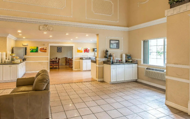 Quality Inn & Suites On the River