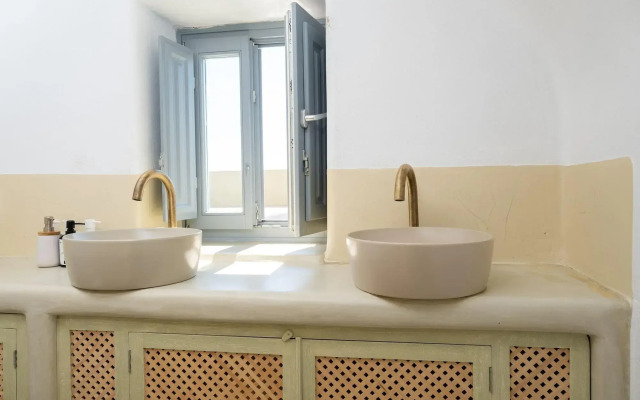 SantorOia Luxury Suites