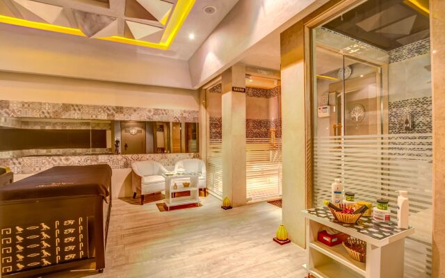 AMC Royal Hotel & Spa