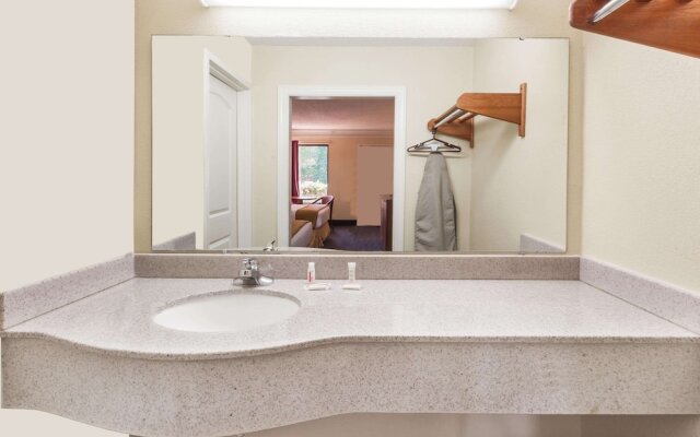 Super 8 Dalton/Convention Center Area