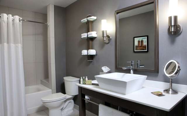 DoubleTree by Hilton West Fargo Sanford Medical Center Area